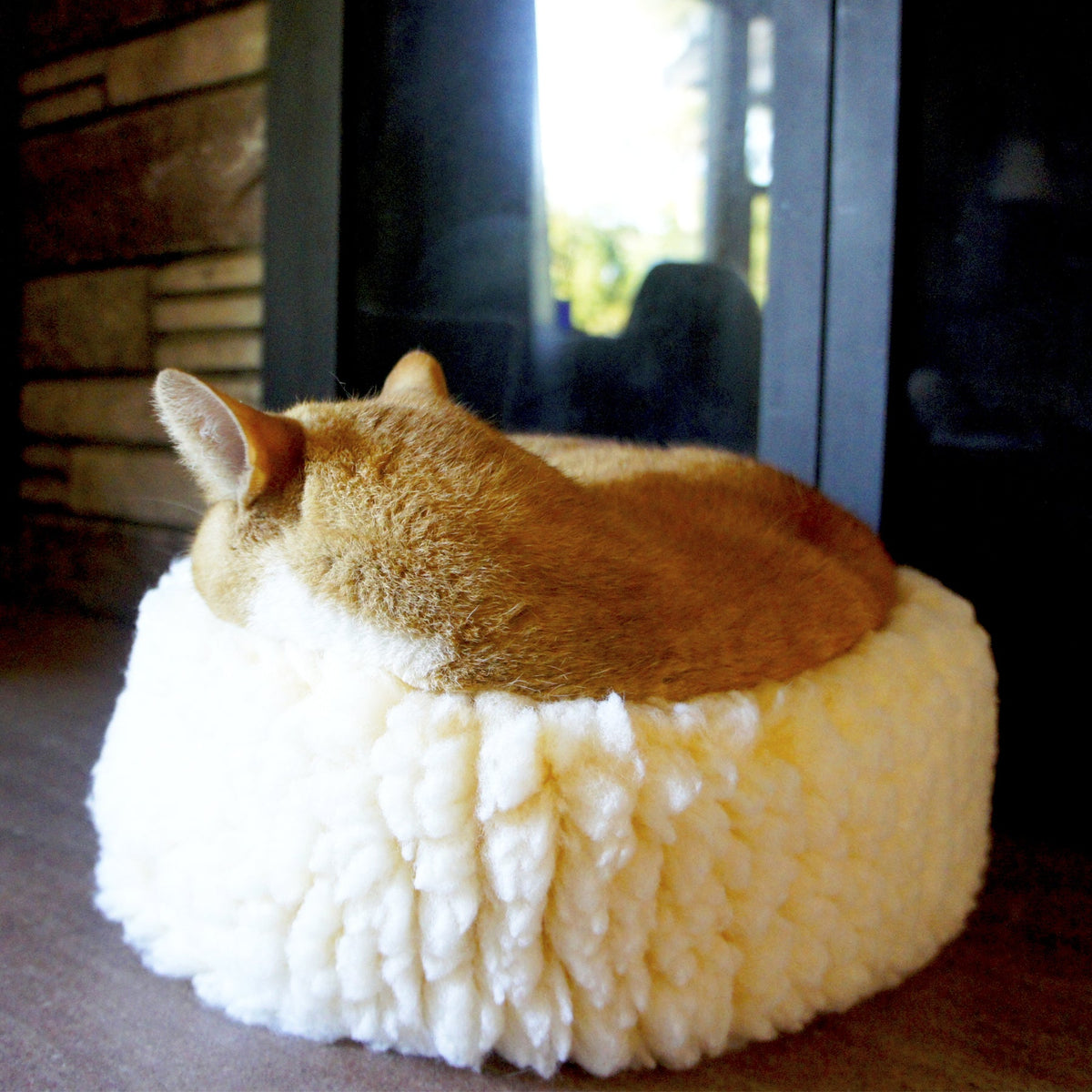 HuggleFleece® HuggleSnuggler™ Pet Bed – Soft, Washable Bed for Cats & Small Dogs HuggleHounds