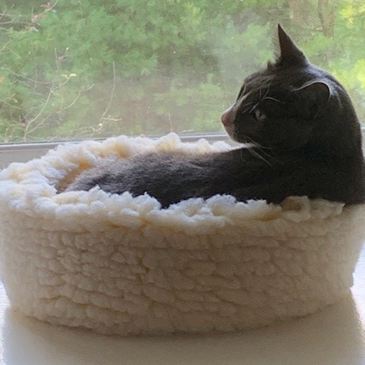 HuggleFleece® HuggleSnuggler™ Pet Bed – Soft, Washable Bed for Cats & Small Dogs HuggleHounds